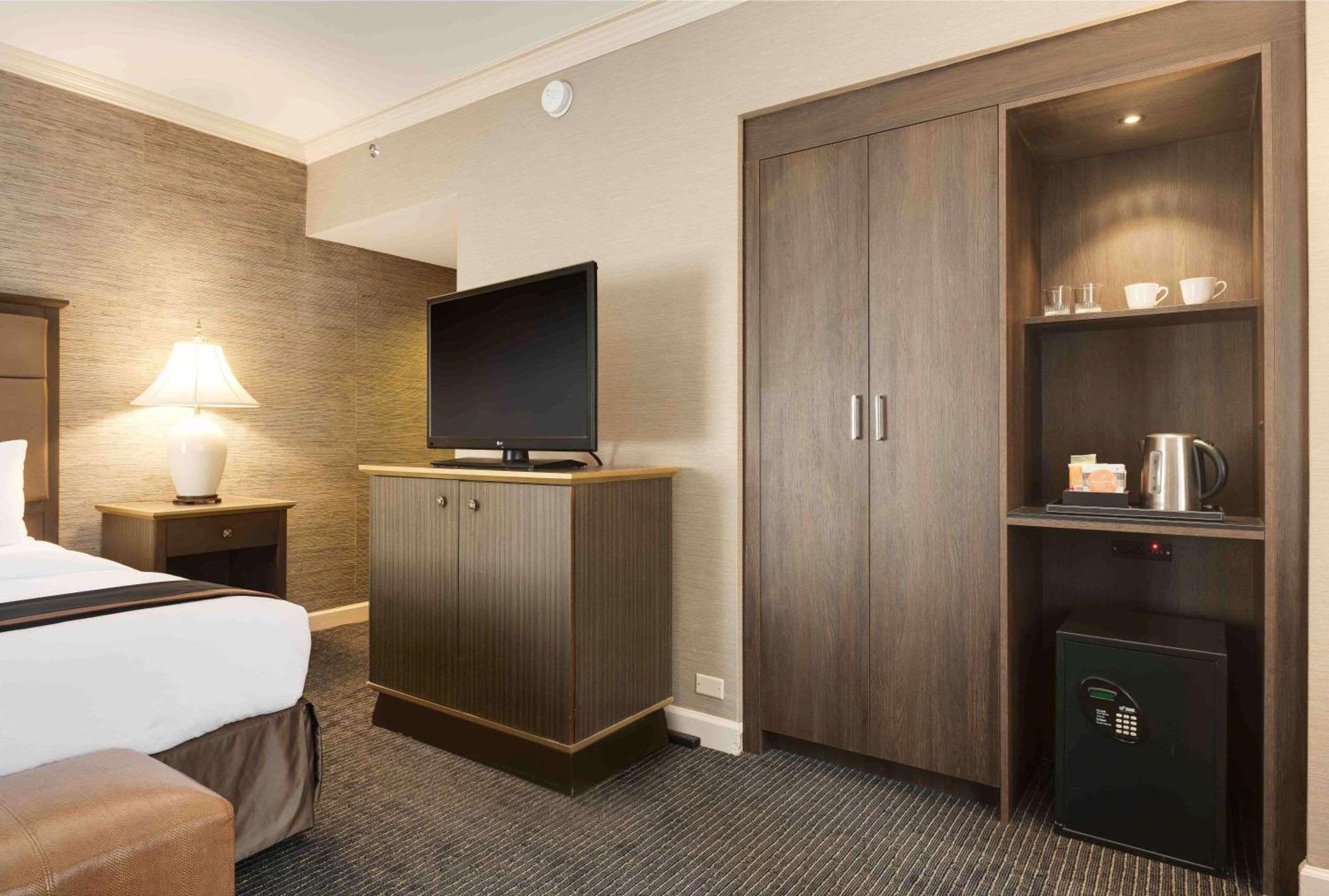 The Whitehall Hotel, Best Western Premier Collection Chicago Exterior photo